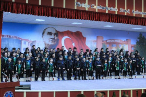 ALTINYILDIZLI 4.SINIFLARDAN MUHTEŞEM ANNELER GÜNÜ VE YILSONU PROGRAMI