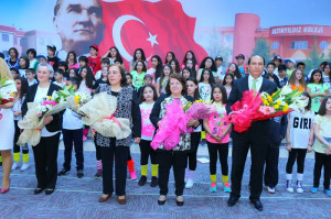 Altınyıldız İlköğretim Kurumundan Muhteşem Anneler Günü Programı