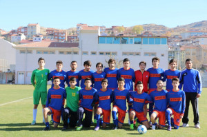 2014-2015 Nevşehir Şampiyonu Altınyıldız Koleji Genç Erkek Futbol Takımı Farka Koştu