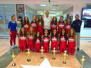 ALTINYILDIZ YILDIZ KIZ BASKETBOL TAKIMINDAN ŞAMPİYONLUK