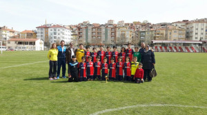 ALTINYILDIZ KÜÇÜK ERKEKLERDE FUTBOL İL 3.SÜ OLDU