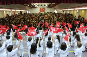 ALTINYILDIZ KREŞ VE ANAOKULUNUN YILSONU PROGRAMI İZLEYİCİLERİ BÜYÜLEDİ