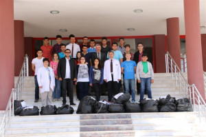 Altınyıldız Koleji Öğrencileri Askıda Elbise Projesine Destek Devam Ediyor
