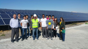ALTINYILDIZLI MÜHENDİS ADAYI ÖĞRENCİLERİMİZDEN GÜNEŞ ENERJİSİ SANTRALİNE ZİYARET