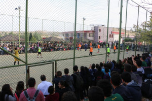 ALTINYILDIZDA ÖĞRETMEN-ÖĞRENCİ FUTBOL MAÇINDA KAZANAN DOSTLUK OLDU