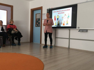 ALTINYILDIZ KREŞ VE ANAOKULUNDA ÖĞRENCİLERE YETERLİ VE DENGELİ BESLENME SEMİNERİ VERİLDİ