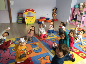 ALTINYILDIZ KREŞ VE ANAOKULUNDA ÖĞRENCİLERİN DRAMA DERSİ MUTLULUĞU