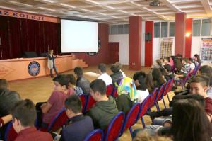 ALTINYILDIZ MESLEKİ VE TEKNİK ANADOLU LİSESİNDE ERGENLİK DÖNEMİ BESLENME SEMİNERİ VERİLDİ