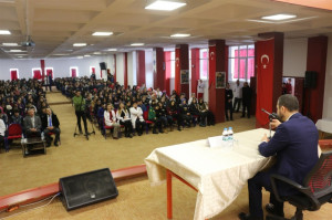 MİLLETVEKİLİ AÇIKGÖZ ALTINYILDIZDA ÖĞRENCİLERE HİTAP ETTİ