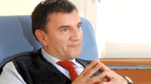 PROF.DR.ÜSTÜN DÖKMEN ALTINYILDIZLILARLA BULUŞUYOR