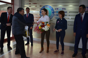 ALTINYILDIZDA ÜSTÜN DÖKMEN’LE KEYİFLİ SAATLER