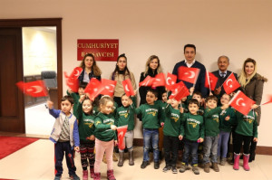 ALTINYILDIZLI MİNİK ÖĞRENCİLER, CUMHURİYET BAŞ SAVCIMIZA VE BARO BAŞKANIMIZA MİSAFİR OLDU