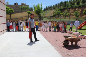 ALTINYILDIZ KREŞ VE ANAOKULU ÖĞRENCİLERİNE YANGIN EĞİTİMİ VERİLDİ.