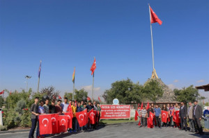 ALTINYILDIZ LİSELİLER ŞEHİTLER PARKINI ZİYARET ETTİ