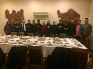 ALTINYILDIZLI MİLLİ ATLETLER VE RESUL KÖSTEKÇİ ONURUNA YEMEK