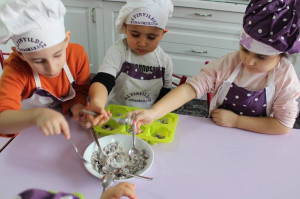 ALTINYILDIZ KREŞ VE ANAOKULU MUTFAK ETKİNLİKLERİ DEVAM EDİYOR