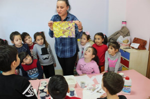ALTINYILDIZ KREŞ VE ANAOKULUNDA EBRU SANATI ÇALIŞMASI