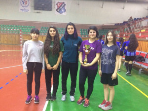 ALTINYILDIZLI GENÇ KIZLARDAN BADMİNTON İL DERECESİ