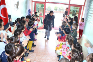 YAZAR PELİN GÜNEŞ ALTINYILDIZLILARLA BULUŞTU
