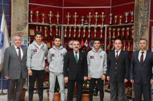 MİLLİ EĞİTİM MÜDÜRÜ MURAT DEMİR, ALTINYILDIZ KOLEJİ ‘NE DÜNYA ŞAMPİYONASINDA BAŞARILAR DİLEDİ.
