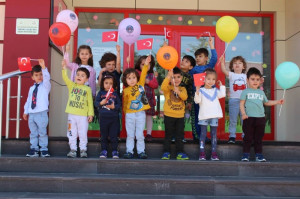 ALTINYILDIZ KREŞ VE ANAOKULU TÜRK BAYRAĞI İLE BALON DAĞITACAK