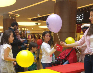 ALTINYILDIZ KREŞ VE ANAOKULUNDAN ÇOCUKLARA BAYRAM HEDİYESİ