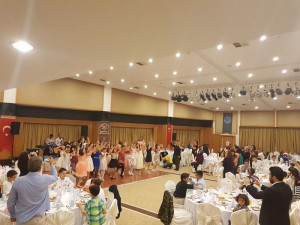 ALTINYILDIZLI 4.SINIFLAR MEZUNİYET YEMEĞİNDE