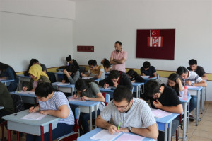 ALTINYILDIZ LİSELERİNDE ÜNİVERSİTE SINAV HAZIRLIKLARI DEVAM EDİYOR.