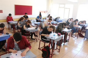ALTINYILDIZ LİSELERİNDE ALAN YETERLİLİK DENEME SINAVI (AYT) YAPILDI
