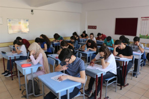 Altınyıldız Liselilerin Üniversite Sınavı Hazırlıkları Seri Denemelerle Devam Ediyor