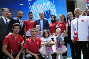 CUMHURBAŞKANI ERDOĞAN DÜNYA 3.SÜ ALTINYILDIZLILARI KUTLADI.