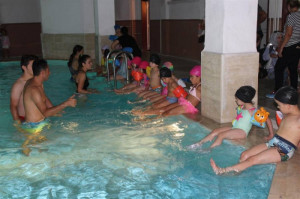 Altınyıldız Koleji Kreş ve Anaokulu Öğrencilerinin Yüzme Programları Hafta Sonları Da Devam Ediyor