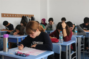 ALTINYILDIZ LİSELERİNDE DURMAK YOK!