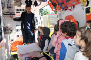ALTINYILDIZLI MİNİK YÜREKLERİN KIZILAY SEVGİSİ