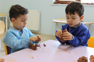 ALTINYILDIZ KREŞ VE ANAOKULUNDA BİLİMSEL ETKİNLİKLER DEVAM EDİYOR