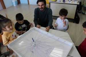 MİNİK ALTINYILDIZLILAR FİT BEYİN ATÖLYESİNDE EĞLENEREK ÖĞRENİYOR.