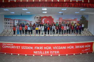 ALTINYILDIZ ORTAOKULU KİTAP KURTLARI ÖDÜLLERİNİ ALDI