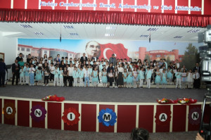 ALTINYILDIZLI 3.SINIFLARDAN MUHTEŞEM ANNELER GÜNÜ PROGRAMI