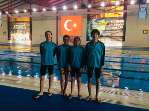 ALTINYILDIZLI YÜZMECİLER TÜRKİYE ŞAMPİYONASINA ADINI YAZDIRDI