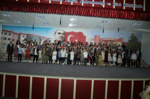 ALTINYILDIZLI 5.SINIFLARDAN İNGİLİZCE TİYATRO