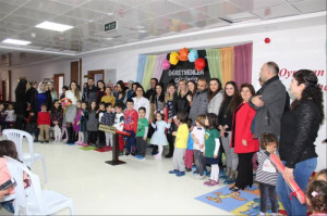 ALTINYILDIZ KREŞ VE ANAOKULU ÖĞRENCİLERİ ÖĞRETMENLER GÜNÜNÜ KUTLADI