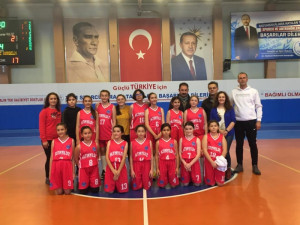 ALTINYILDIZLI POTANIN KÜÇÜK PERİLERİ DE GALİBİYETLE BAŞLADI