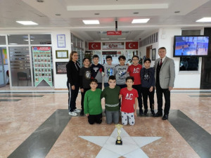 ALTINYILDIZIN YILDIZ VOLEYBOLCULARI SAHADA