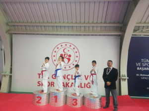 MİNİK ALTINYILDIZLILARIN KARATE BAŞARISI