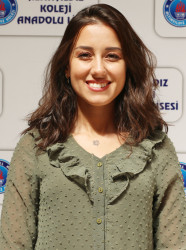 Yelda Çelik Küpeli