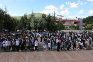 ALTINYILDIZ FEN VE ANADOLU LİSELERİNDE KARNE COŞKUSU