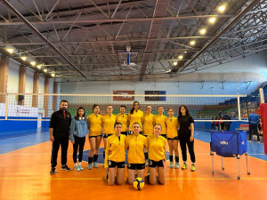 ALTINYILDIZ KOLEJİ LİSE KIZ VOLEYBOL TAKIMI GALİBİYETLE BAŞLADI