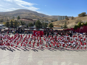 ALTINYILDIZ İLKÖĞRETİM KURUMU ÖĞRENCİLERİNDEN “CUMHURİYET GÜNEŞİ” GÖSTERİSİ