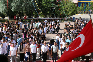 ALTINYILDIZ KOLEJİ FEN VE ANADOLU LİSESİNDE  KARNE HEYECANI