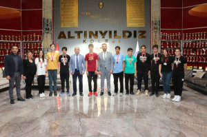 2024 MATEMATİKÇİLER SEMPOZYUM YILDIRIM SATRANÇ TURNUVASINDA İLK 3 DERECE ALTINYILDIZ KOLEJİ FEN LİSESİNDEN